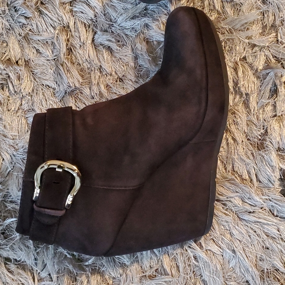 GEOX Respira brown suede wedge booties - Picture 2 of 11